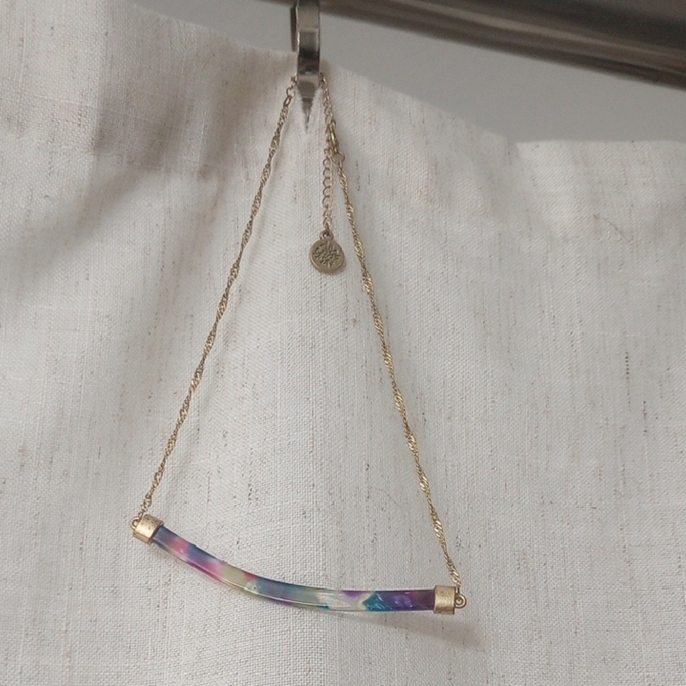 JM !!!! Elegant Multicolor Necklace with Gold Chain